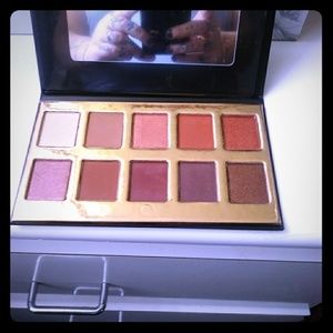 Crown pro eyeshadow pallet